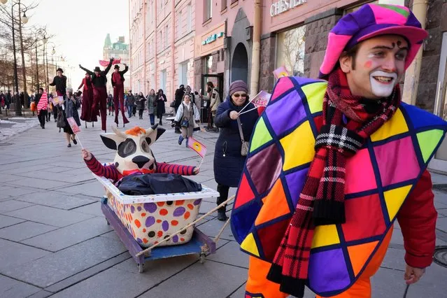 Actors of clown-mime theatres attend a traditional procession marking April Fool's Day in St. Petersburg, Russia, Friday, April 1, 2022. (Photo by AP Photo/Stringer)