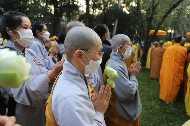 Monks and Thich Nhat Hanh followers pray during the funeral of the Vietnamese Buddhist monk in Hue, Vietnam Saturday, January 29, 2022. (Photo by Thanh Vo/AP Photo)