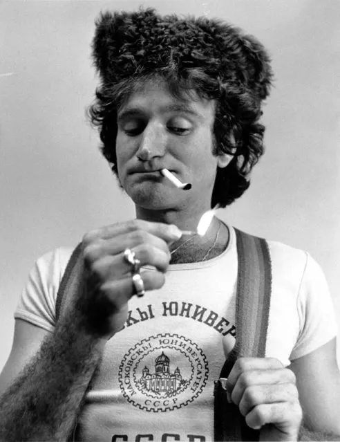 Comedian Robin Williams, wearing his University of Moscow T-shirt, poses as “Joey Stalin” in Los Angeles, Ca., on June 3, 1977. Williams was spotted by producer George Schlatter during his performance at L.A.'s Comedy Store and signed him to appear in all six “Laugh-In” specials on NBC television. (Photo by AP Photo)