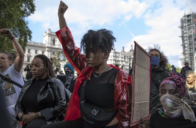 Protesters are gathering in Parliament Square to commemorate the life of George Floyd at 5pm, the time when his body will be laid to rest in Houston, Texas, where he grew up, on June 09, 2020 in London, United Kingdom. The death of an African-American man, George Floyd, while in the custody of Minneapolis police has sparked protests across the United States, as well as demonstrations of solidarity in many countries around the world. (Photo by Dan Kitwood/Getty Images) (Photo by Dan Kitwood/Getty Images)