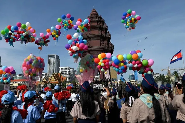 Balloons are released at the Independence Monument during a ceremony marking Cambodia's 69th Independence Day celebrations in Phnom Penh on November 9, 2022. (Photo by Tang Chhin Sothy/AFP Photo)