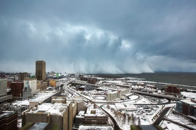 Storm clouds and snow blows off Lake Erie in Buffalo, New York, November 18, 2014. An autumn blizzard dumped a year's worth of snow in three days on Western New York state, where five people died and residents, some stranded overnight in cars, braced for another pummeling expected later on Wednesday. (Photo by Lindsay DeDario/Reuters)