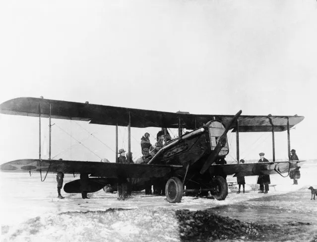 This U.S. Army regulation DH4-B3 plane, piloted by Lt. Lyman P. Whitten and Bradley Jones, flew from Dayton, Ohio, to Boston, Massachusetts in record time on March 1, 1926. The distance was 725 miles and the time was five hours and fifty minutes. It was a non-stop flight with purpose to test instruments in fog and flying above the clouds. (Photo by AP Photo)