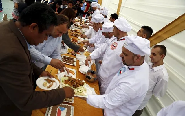Inmates serve food to guests during a Christmas event at Sarita Colonia male prison in Callao, Peru, December 18, 2015. (Photo by Mariana Bazo/Reuters)