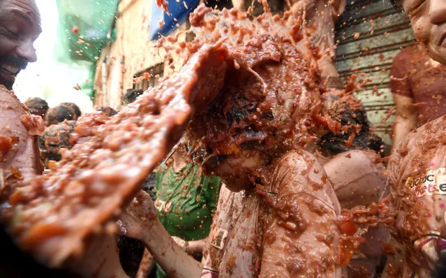 A reveller is pelted with smashed tomatoes puree, during the “Tomatina” festival in Bunol, on August 29, 2018. (Photo by Jose Jordan/AFP Photo)