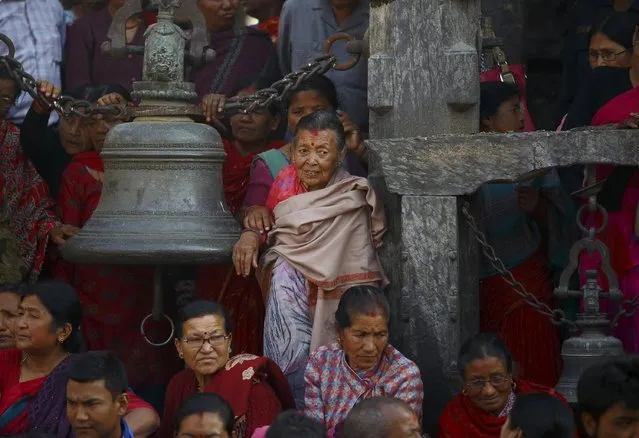 Devotees gather to observe religious rituals of Rato Machhindranath at Bungamati in Lalitpur April 5, 2015. (Photo by Navesh Chitrakar/Reuters)