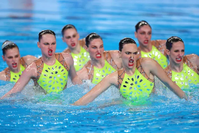 Linda Cerruti, Lucrezia Ruggiero, Marta Iacoacci, Isotta Sportelli, Sofia Mastroianni, Giulia Vernice, Enrica Piccoli and Francesca Zunino of Team Italy compete in the Mixed Team Technical Final on day five of the Doha 2024 World Aquatics Championships at Aspire Dome on February 06, 2024 in Doha, Qatar. (Photo by Maddie Meyer/Getty Images)