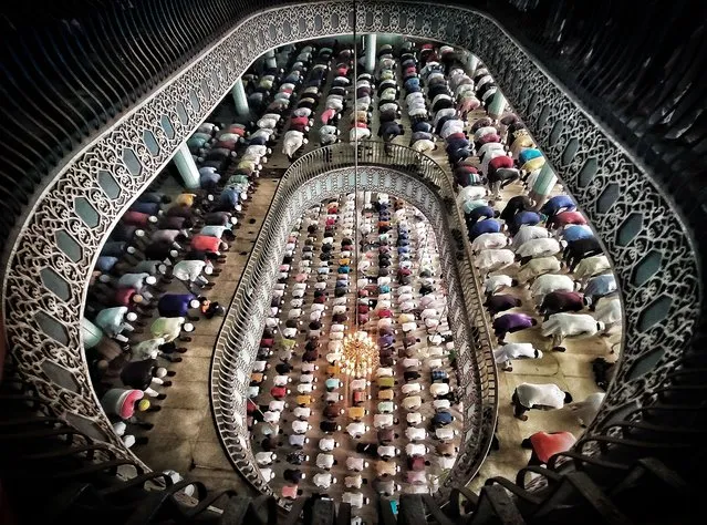 Friday Muslim Jummah Prayer Service has returned to normality at Baitul Mukarram National Mosque at Dhaka, Bangladesh on October 22, 2021. Around 10,000-15,000 people attended the Mosque for their weekly prayers. Some of the worshippers wore masks but apart from that, the service appeared to be back to a pre-pandemic routine. (Photo by Mustasinur Rahman Alvi/ZUMA Press Wire/Rex Features/Shutterstock)