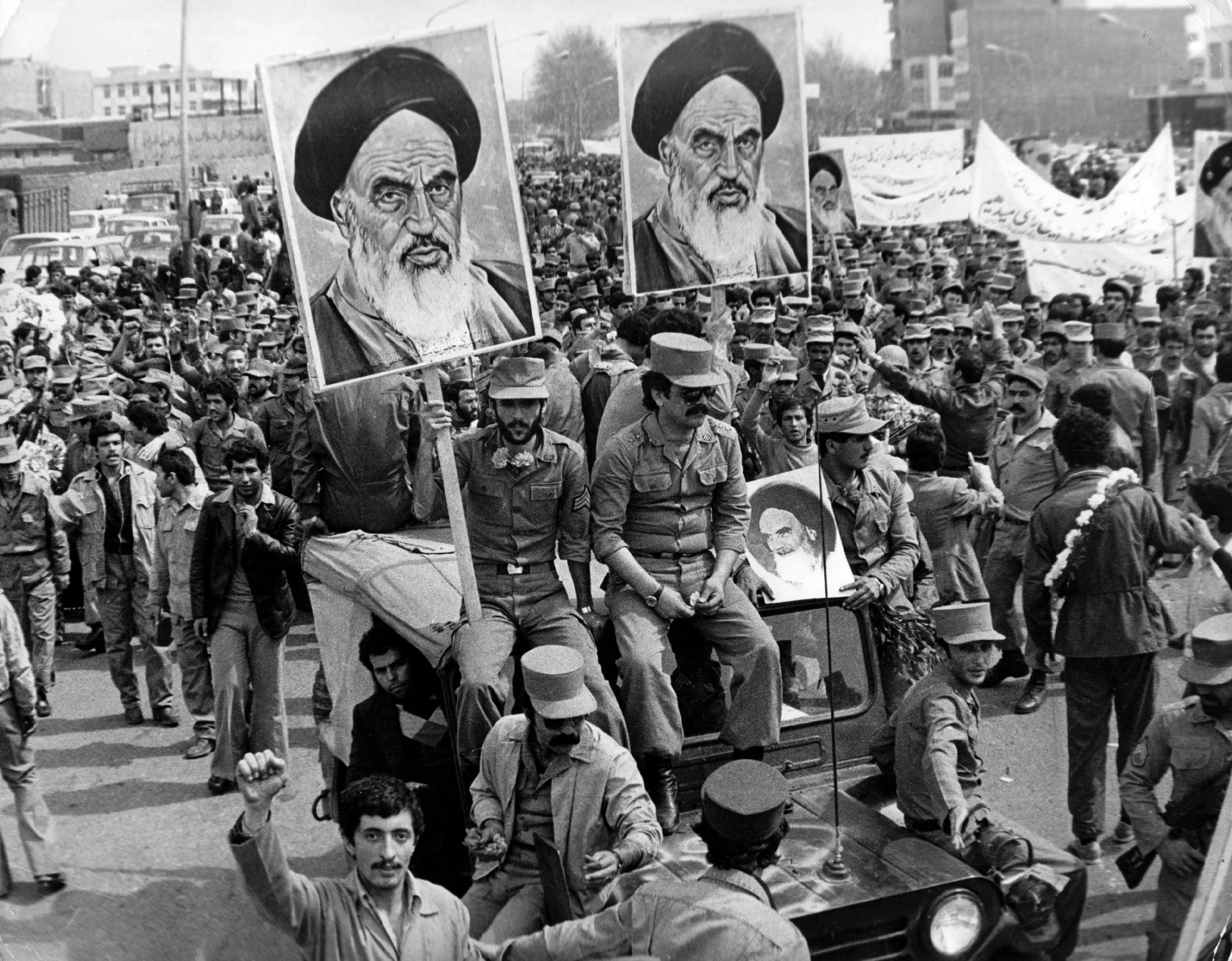 Иран 80 годы. Исламская революция 1979. Исламская революция в Иране 1979. Аятолла Хомейни революция в Иране. Исламской революции в Иране аятолла Хомейни.