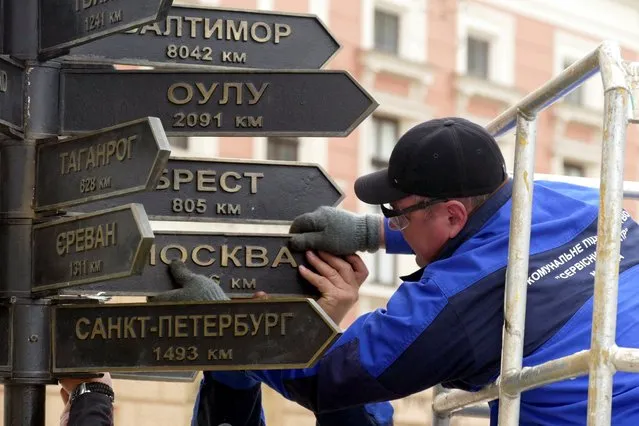 Signs directing to Russian cities are removed from the memorial sign of twin cities, amid Russia's invasion of Ukraine, in Odesa, Ukraine, April 14, 2022. (Photo by Igor Tkachenko/Reuters)