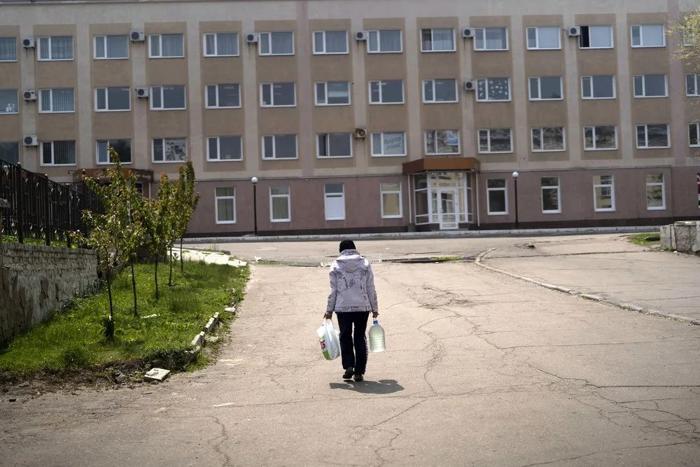 The Day in Photos – May 14, 2022