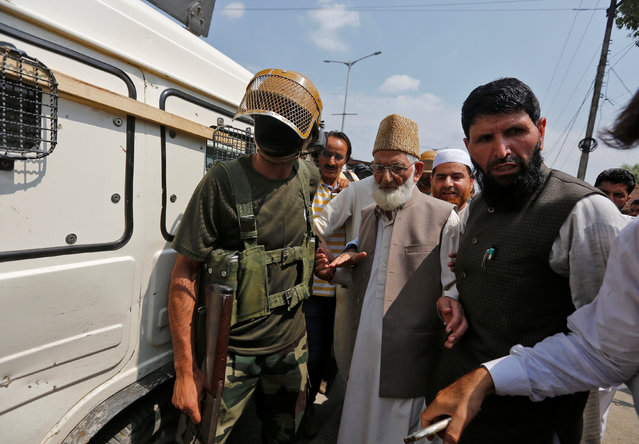 Syed Ali Shah Geelani (C), chairman of the hardline Hurriyat (Freedom) Conference group is detained during a protest in Srinagar against the recent killings in Kashmir, July 13, 2016. (Photo by Danish Ismail/Reuters)