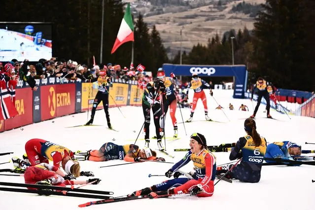 France's Juliette Ducordeau (Front R) and fellow athletes react after crossing the finish line of the Women's Mass Start 10 km Free event at the FIS Tour de Ski stage on January 8, 2023 in Val di Fiemme. (Photo by Marco Bertorello/AFP Photo)