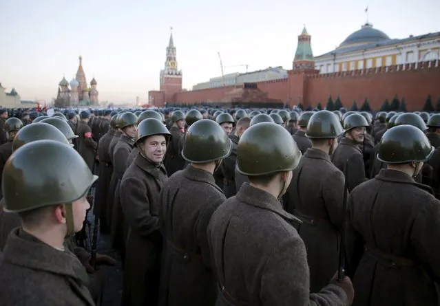 Russian servicemen, dressed in historical uniforms, line up as they take part in a military parade rehearsal in Red Square near the Kremlin in central Moscow, Russia, November 6, 2015. The parade will be held on November 7 to mark the anniversary of a historical parade in 1941 when Soviet soldiers marched through Red Square towards the front lines during World War Two. (Photo by Maxim Shemetov/Reuters)