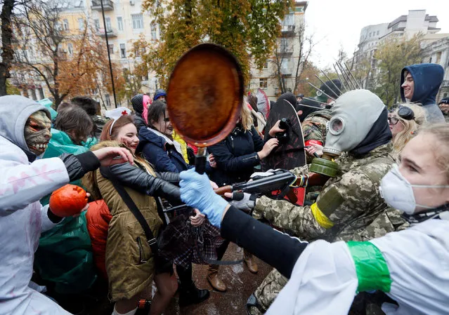 Participants take part in a Zombie Walk parade during Halloween celebrations in Kiev, Ukraine October 30, 2016. (Photo by Valentyn Ogirenko/Reuters)