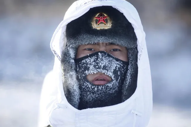 A soldier of China's People's Liberation Army (PLA) takes part in training in temperatures below minus 30 degrees Celsius (minus 22 degrees Fahrenheit) at China's border with Russia in Heihe, Heilongjiang province, December 27, 2015. (Photo by Reuters/China Daily)