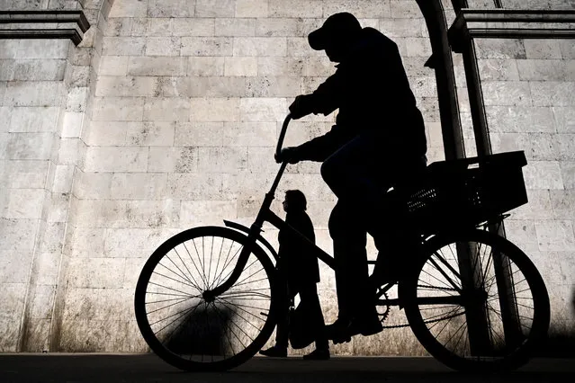 A man rides a bicycle during a sunny morning in central Moscow on April 29, 2021. (Photo by Kirill Kudryavtsev/AFP Photo)