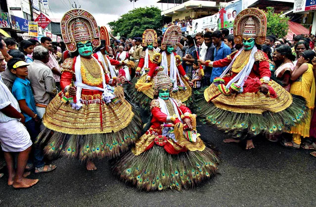 Dancers participate in festivities marking the start of the annual harvest festival of “Onam” in the southern Indian city of Kochi August 29, 2014. The ten-day-long Hindu festival is celebrated annually in India's southern coastal state of Kerala to commemorate the return of King Mahabali to his beloved subjects. (Photo by Sivaram V/Reuters)