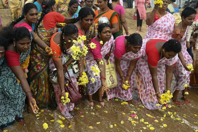 Women perform rituals during a ceremony held for the victims of the 2004 Indian Ocean tsunami, at Pattinapakkam beach in Chennai on December 26, 2024. (Photo by R.Satish Babu/AFP Photo)