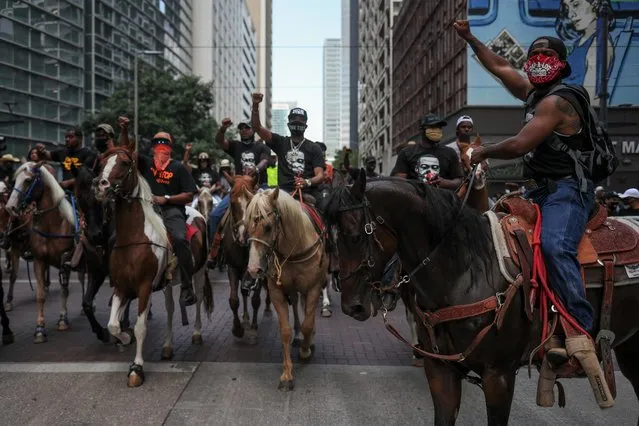 Protesters on horseback rally against the death in Minneapolis police custody of George Floyd, through downtown Houston, Texas, U.S., June 2, 2020. (Photo by Adrees Latif/Reuters)