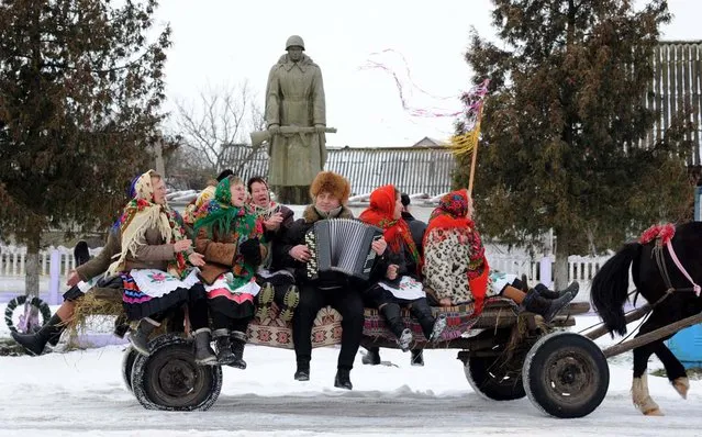 People sit on a horse-drawn cart as they attend Christmas celebrations in the town of Richev, some 290 km south from Minsk, on January 7, 2013. Orthodox Christians celebrate Christmas on January 7 in the Middle East, Russia and other Orthodox churches that use the old Julian calendar instead of the 17th-century Gregorian calendar adopted by Catholics, Protestants, Greek Orthodox and commonly used  attendsin secular life around the world. (Photo by Viktor Drachev/AFP Photo)