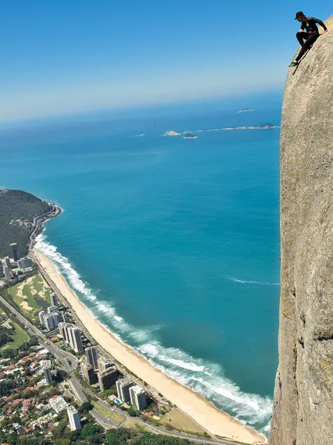 Luiz Fernando, from Brazil, climbed the 842 meter drop at Pedra da Gvea. (Photo by Luiz Fernando/Caters News Agency)