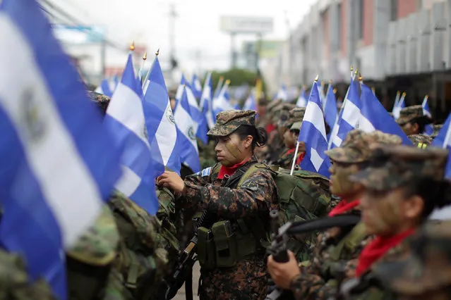 Salvadoran soldiers prepare for a parade commemorating Independence Day  in San Salvador, El Salvador September 15, 2016. (Photo by Jose Cabezas/Reuters)