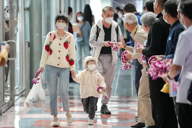 Passengers from China's Xiamen arrive at Bangkok’s Suvarnabhumi airport after China reopens its borders amid the coronavirus (COVID-19) pandemic, in Bangkok, Thailand on January 9, 2023. (Photo by Athit Perawongmetha/Reuters)