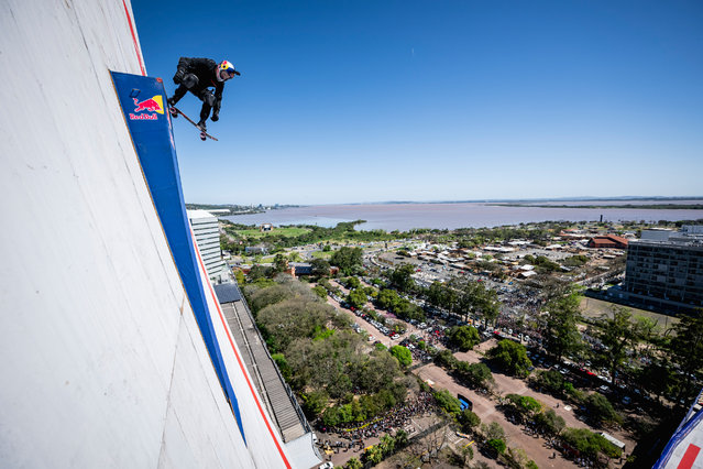 Sandro Dias performs during the Red Bull Building Drop in Porto Alegre, Brazil on September 25, 2025. (Photo by Marcelo Maragni/Red Bull Content Pool)