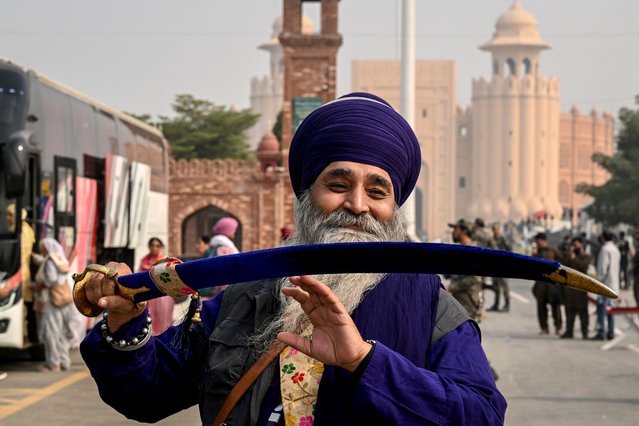 An Indian Sikh pilgrim arrives in Pakistan after crossing the India-Pakistan Wagah border in Wagah on November 4, 2025, on the eve of celebrations marking the birth anniversary of Guru Nanak, founder of Sikhism. Pakistan on November 4 welcomed dozens of Sikh pilgrims from India, AFP journalists saw, in the first major crossing since deadly clashes in May closed the land border between the nuclear-armed neighbours. (Photo by Arif Ali/AFP Photo)