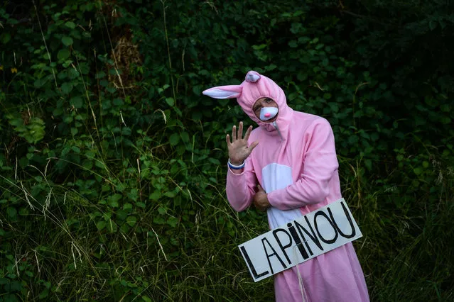 A spectator dressed in a fancy bunny rabbit costumes waves during the 13th stage of the 105th edition of the Tour de France cycling race, between Le Bourg-d'Oisans and Valence, on July 20, 2018. (Photo by Philippe Lopez/AFP Photo)