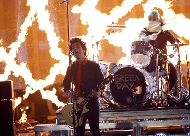 Green Day performs “Bang Bang” at the 2016 American Music Awards in Los Angeles, California, U.S., November 20, 2016. (Photo by Mario Anzuoni/Reuters)