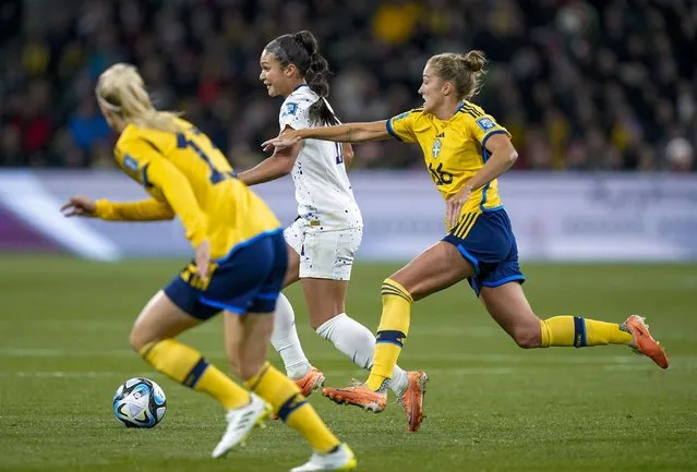 Sweden midfielder Filippa Angeldahl (16) reaches after United States forward Sophia Smith (11) as she brings the ball downfield during the 2023 FIFA World Cup in Melbourne Rectangular Stadium in Melbourne, Australia on August 6, 2023. (Photo by Jabin Botsford/The Washington Post)