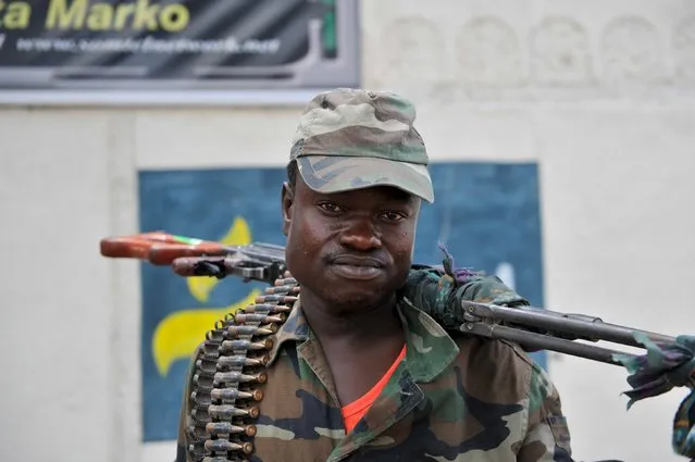 A soldier of the Somali National Army (SNA) on guard duty in the port city of Marka, Lower Shabelle Region on February 12, 2016. (Photo by Ilyas Ahmed/Reuters/African Union Mission in Somalia)
