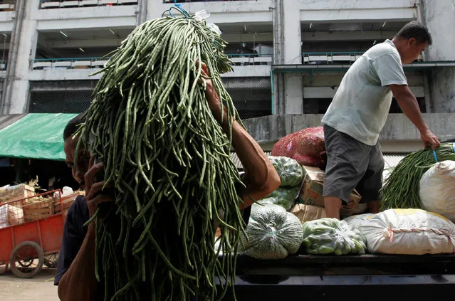 A worker unloads vegetables at Pasar Senin market in Jakarta, Indonesia, January 3, 2017. (Photo by Fatima El-Kareem/Reuters)