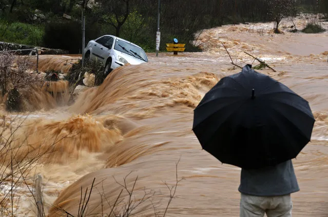 Flash floods caused by torrential rain go down a street on the outskirts of Jerusalem on February 28, 2019. (Photo by Ahmad Gharabli/AFP Photo)