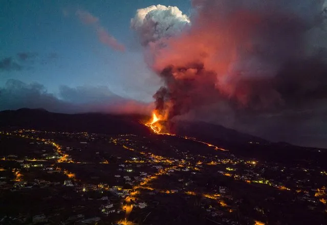 Smoke rises from a volcano on the Canary island of La Palma, Spain, Tuesday, November 30, 2021. (Photo by Emilio Morenatti/AP Photo)