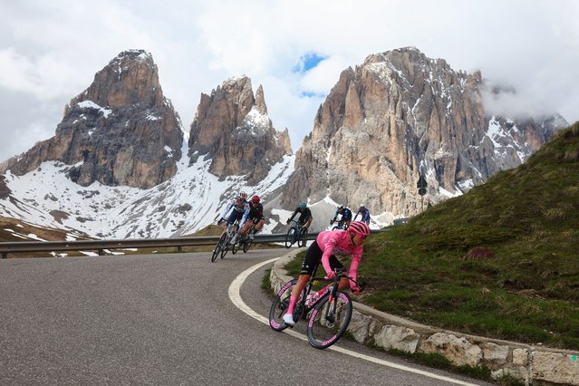 Team UAE's Slovenian rider Tadej Pogacar (R) competes in Passo Sella during the 17th stage of the 107th Giro d'Italia cycling race, 159km between Selva di Val Gardena and Passo del Brocon, on May 22, 2024. (Photo by Luca Bettini/AFP Photo)