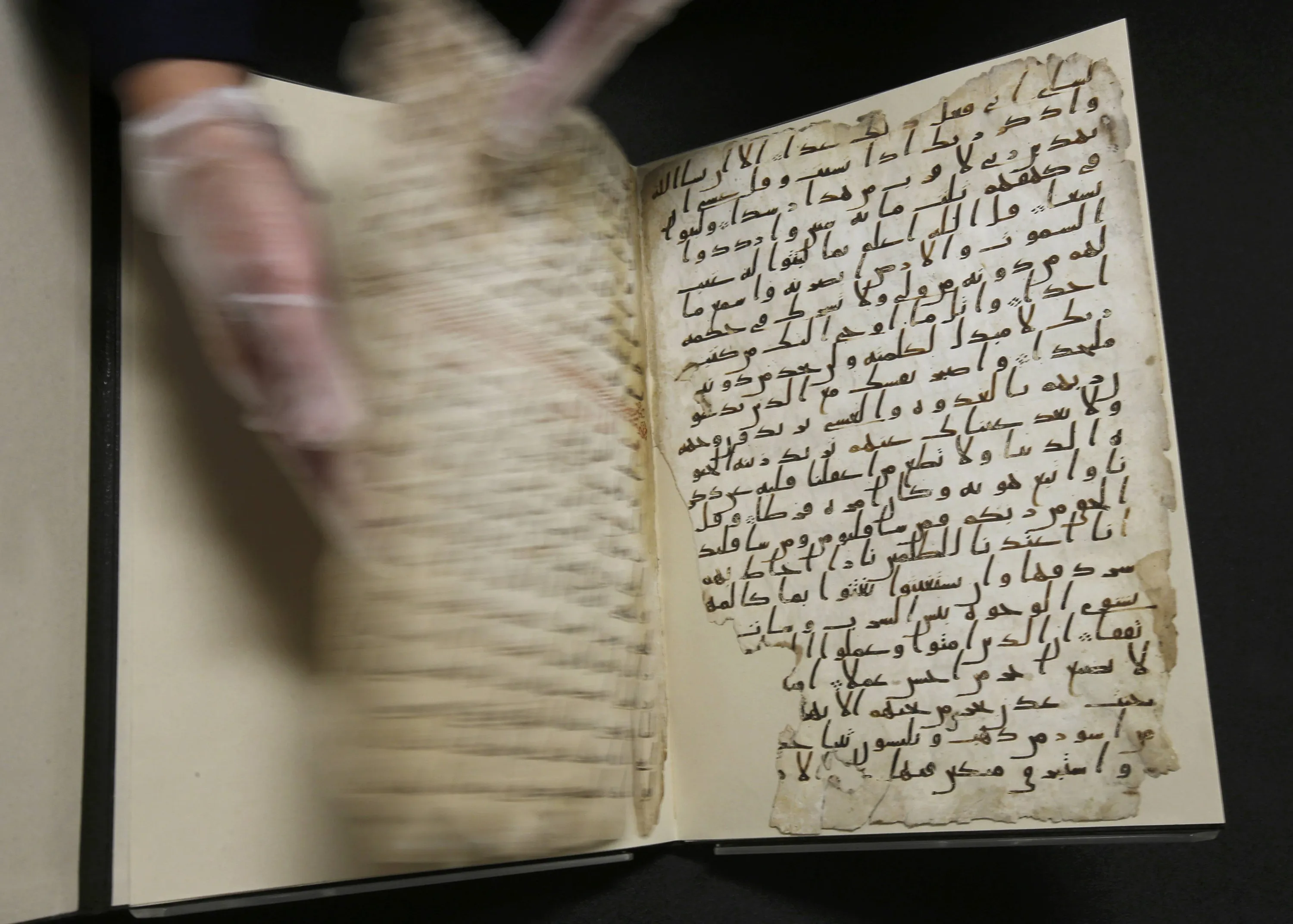 Найдена древняя рукопись. Коран мусхаф самый древний. Рукопись Корана в Бирмингеме. Коран Усмана. Древние рукописи Корана.