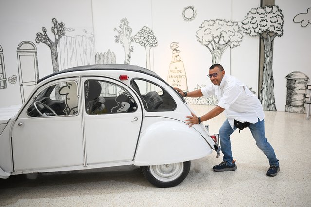 A man attends the the exhibition “The World According to Mafalda”, a tribute to the 60th anniversary of the creation by Argentine cartoonist Joaquin Salvador Lavado, known as Quino, at National Art Gallery in Caracas on September 21, 2024. (Photo by Federico Parra/AFP Photo)