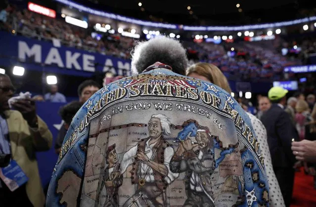 Legendary boxing promoter Don King talks to people on the floor at the Republican National Convention in Cleveland, Ohio, U.S. July 20, 2016. (Photo by Mark Kauzlarich/Reuters)