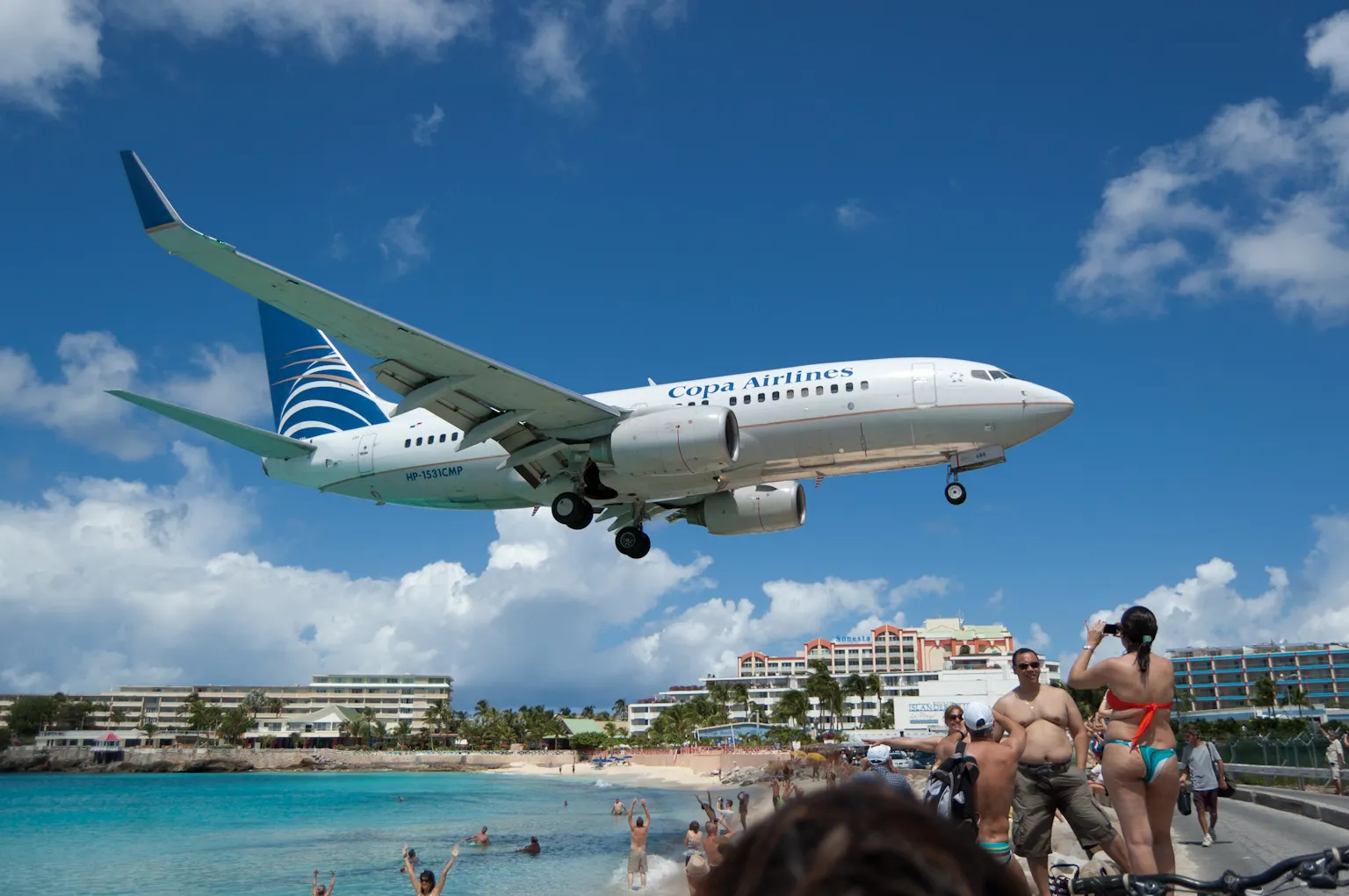 Где самолет. Аэропорт St Maarten. Аэропорт принцессы Юлианы, синт-Мартен, Нидерланды. Аэропорт принцессы Юлианы остров. Аэропорт принцессы Юлианы остров Святого Мартина.