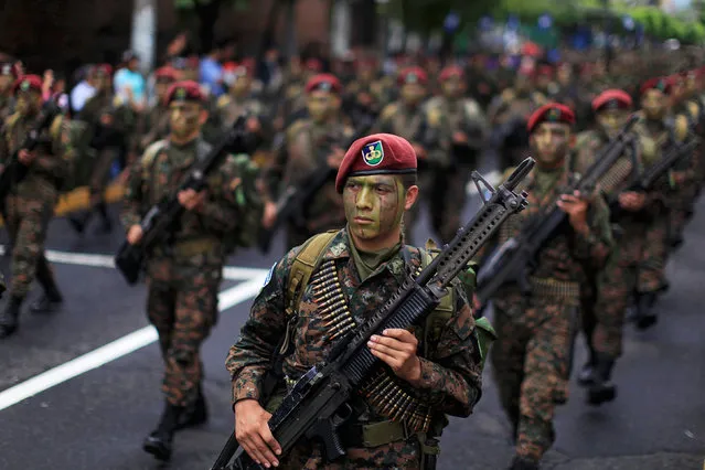 Salvadoran special forces soldiers march during the parade commemorating Independence Day  in San Salvador, El Salvador September 15, 2016. (Photo by Jose Cabezas/Reuters)