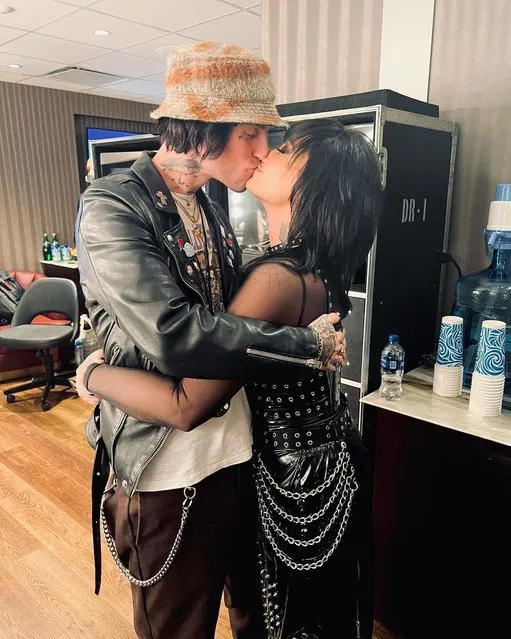 American singer Demi Lovato in the second decade of February 2023 kisses her boyfriend Jutes. (Photo by ddlovato/Instagram)