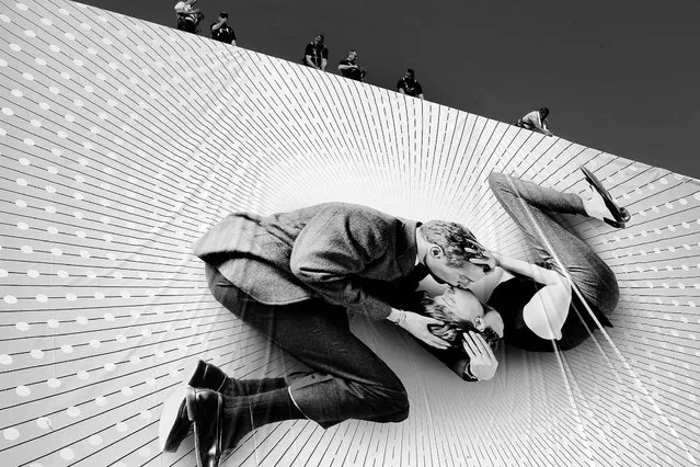 Workers sets up a giant 66th Cannes Film Festival official poster on the Cannes Festival Palace. The poster shows Paul Newman and Joanne Woodward on the set of the film “A New Kind of Love” from American film director Melville Shavelson in 1963. (Photo by Lionel Cironneau/Associated Press)