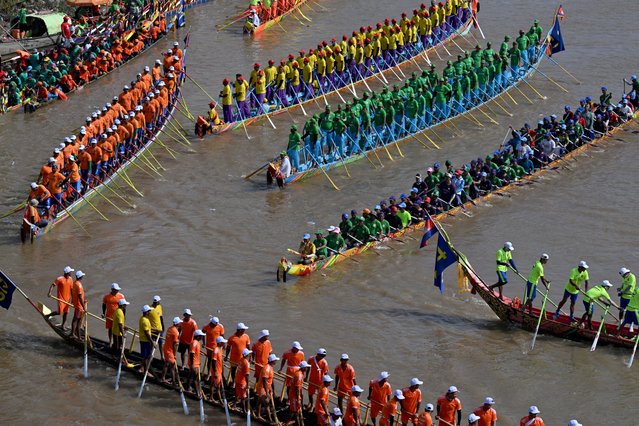 Participants row their dragon boats as they prepare to compete during the Cambodian Water Festival on the Tonle Sap river in Phnom Penh on November 14, 2024. (Photo by Tang Chhin Sothy/AFP Photo)