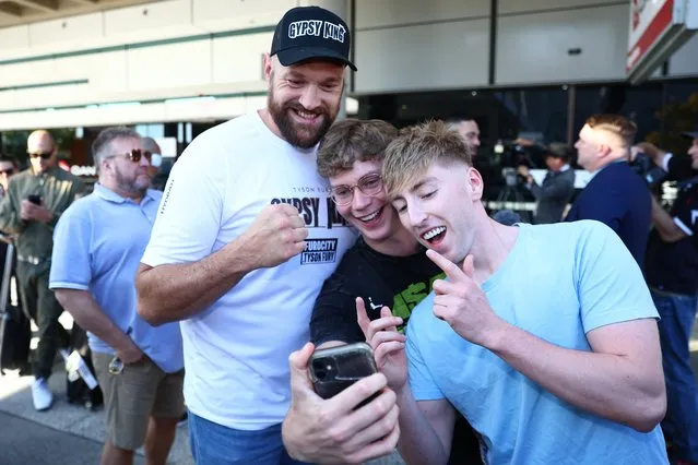 English professional boxer Tyson Fury poses with fans at Brisbane Domestic Airport on May 25, 2023 in Brisbane, Australia. (Photo by Chris Hyde/Getty Images)