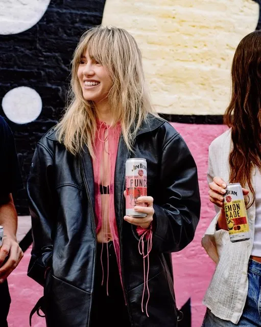English actress, singer-songwriter and model Suki Waterhouse in the first decade of August 2023 enjoys Jim Beam Kentucky Coolers with bandmates ahead of her performances in Chicago, IL. (Photo by Melodi Ramirez)