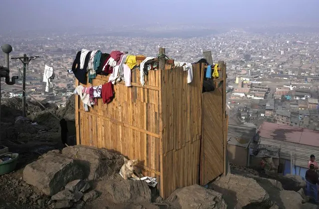 Clothes dry on the top of a shack in the Ticlio Chico area on the outskirts of Lima, Peru, Wednesday, June 1, 2022. Twenty-five percent of Peruvians live in poverty, according to Peru's statistics institute INEI, amid global inflation. (Photo by Martin Mejia/AP Photo)