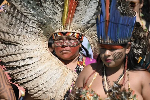 Brazilian Indigenous women from different tribes take part in the 3rd Indigenous Women's MarchÜin Brasilia on September 13, 2023. More than 6,000 indigenous women from different peoples, territories, and biomes protested under the theme “Women Biomes in Defense of Biodiversity for Ancestral Roots”, according to the organizers. (Photo by Evaristo Sa/AFP Photo)